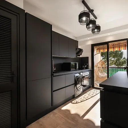 Prestigious In * Κάννες